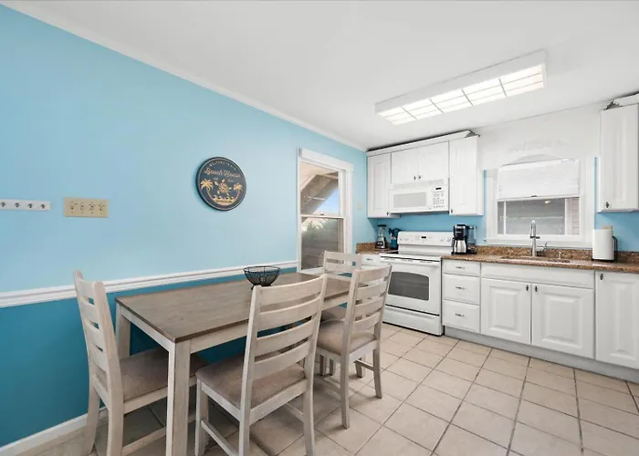 3 Bedroom Pet Friendly Oceanblock Condo! * Ocean City