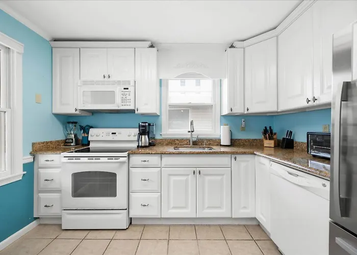 3 Bedroom Pet Friendly Oceanblock Condo!