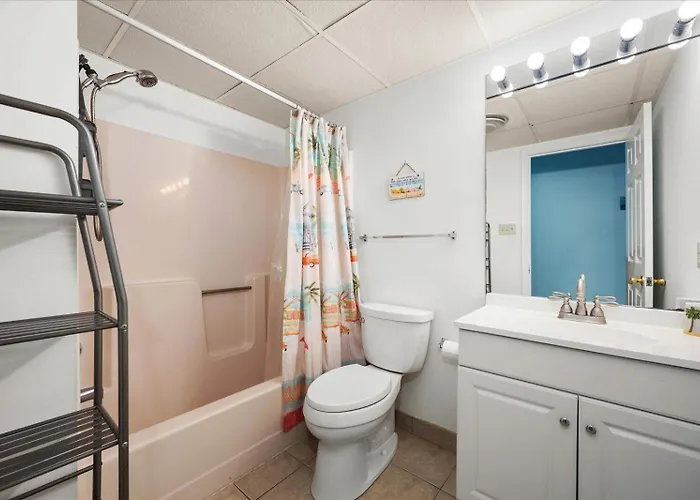 3 Bedroom Pet Friendly Oceanblock Condo! *