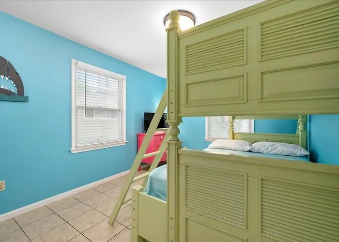 3 Bedroom Pet Friendly Oceanblock Condo! Holiday home